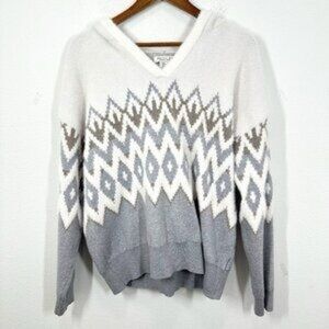 Rachel Zoe V-Neck Sweater with Zigzag Pattern - Gray and White